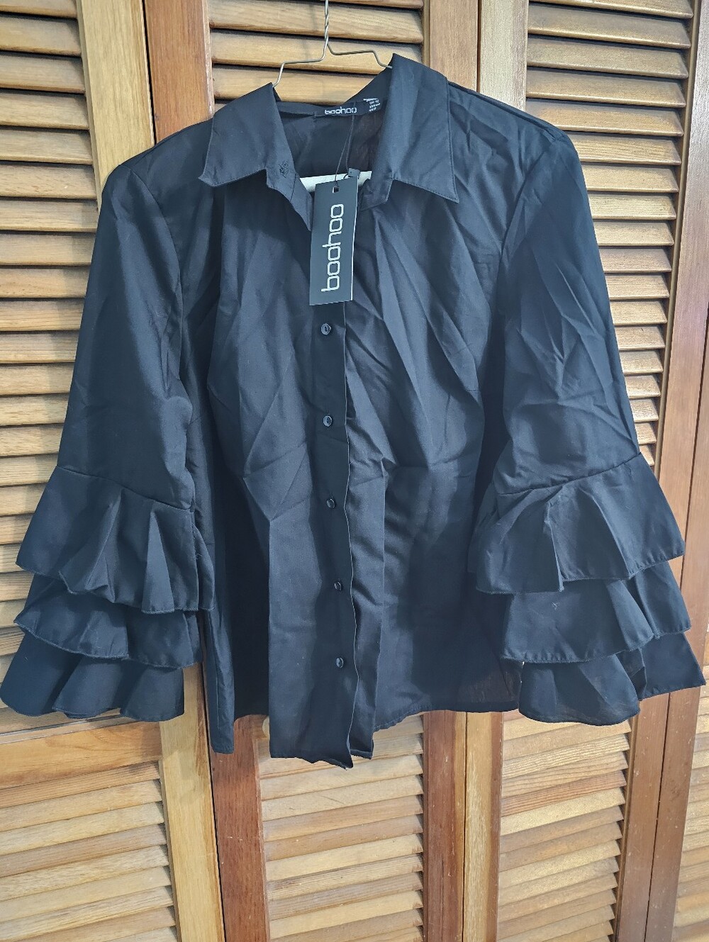Boohoo Black Ruffle Bell Sleeve Button Down Size 8